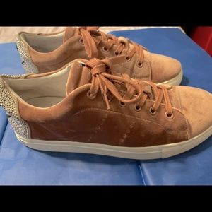 Lola Cruz fashion sneakers